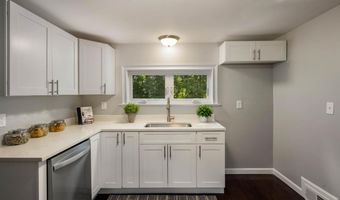 16 Mammoth Rd, Windham, NH 03087