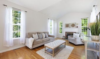 46 Dundee Dr, Cheshire, CT 06410