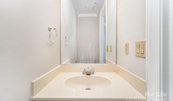 7925 Charter Oak Ln, Charlotte, NC 28226