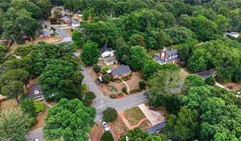 203 Ridgecrest Rd, Asheboro, NC 27203