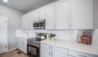 22242 E 38th Pl, Aurora, CO 80019