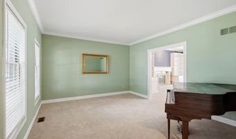 477 Redwood Forest Dr, Ballwin, MO 63021