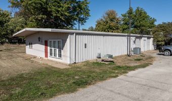 910 E Poplar Ave, Arkansas City, KS 67005