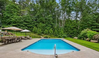 15 Strafford Ln, Bedford, NH 03110