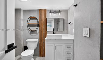 3301 N Country Club Dr 101, Aventura, FL 33180