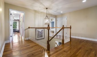 15 Wildwood Dr, Albany, NY 12211