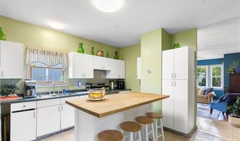93 Whipple Ave, Cranston, RI 02920