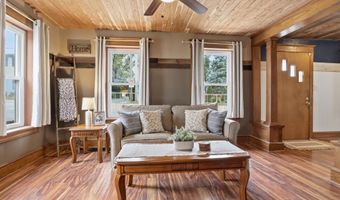 103 W KING St, Abbottstown, PA 17301