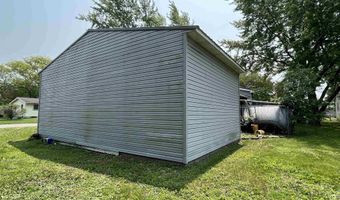 105 S 6th St, Albia, IA 52531
