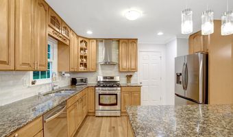 8304 FIVE GATES Rd, Annandale, VA 22003