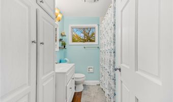 6 Linda Ct, Coventry, RI 02816