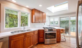 100 N Lake Shore Dr, Brookfield, CT 06804