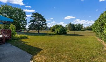55 Hunt Club Cir, Amherst, NY 14051