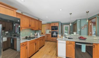 82 Pilgrim Dr, Bedford, NH 03110