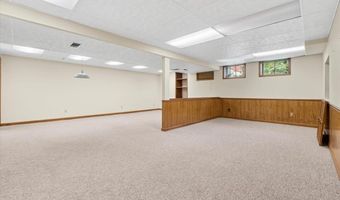 14 Cambridge Circle Ct, Ballwin, MO 63011