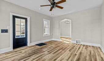 110 W Locust St, Aurora, MO 65605