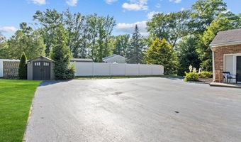 687 Hopping Rd, Belford, NJ 07718