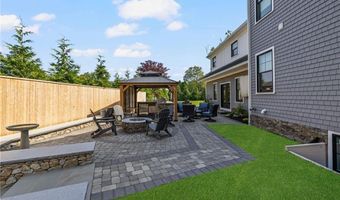 3 Oak St, Middletown, RI 02842