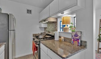 4390 LORCOM Ln 805, Arlington, VA 22207