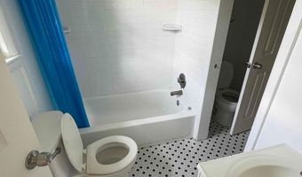 9702 SINGLETON Dr, Bethesda, MD 20817