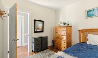 13 Holland St 1, Newport, RI 02840