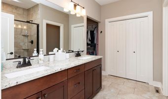 312 NE Pinehurst Cir, Ankeny, IA 50021
