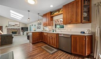 16 Lakeridge Dr, Adrian, MI 49221