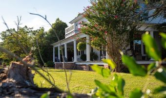 66 Weaver St, Baxley, GA 31513