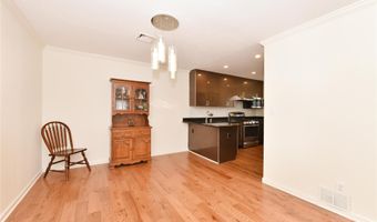 142 I U Willets Rd, Albertson, NY 11507