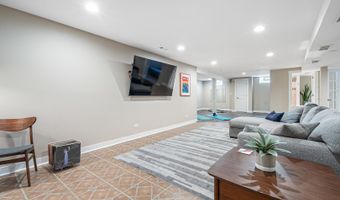 1302 W Campbell St, Arlington Heights, IL 60005