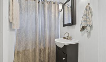 748 Riverside Dr, Augusta, ME 04330