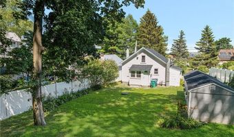 69 Overlook Dr, Warwick, RI 02818