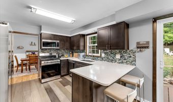 667 Duxbury Ct SE, Ada, MI 49301