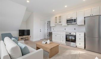 14 Kay Blvd, Middletown, RI 02842