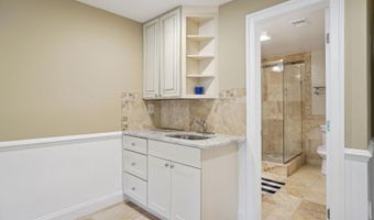 10813 LOCKLAND Rd, Potomac, MD 20854