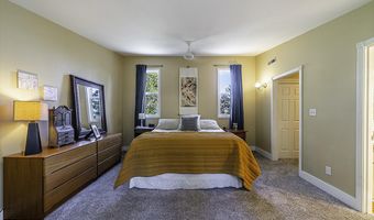 1000 Ivy Ln, Ashland, OR 97520