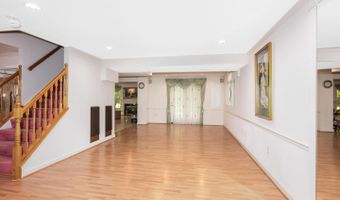 10834 HILLBROOKE Ln, Potomac, MD 20854