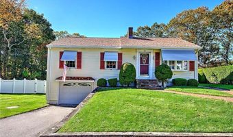98 Iroquois Rd, Cumberland, RI 02864