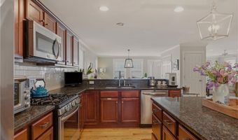 11 King Philip Ave, Bristol, RI 02809
