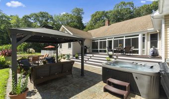 71 Olde Orchard Rd, Clinton, CT 06413
