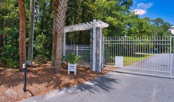 104 Bay Colony Way, Apalachicola, FL 32320