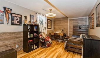 1049 Vine Ave, Riverside, IA 52327
