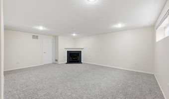 1075 Shady Lake Dr, Columbus, OH 43228