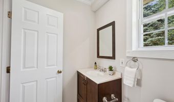 6442 HOLYOKE Dr, Annandale, VA 22003