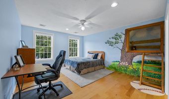 29 Weatherdeck Dr, Bourne, MA 02532