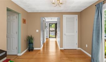 28 Narragansett Rd, Cumberland, RI 02864