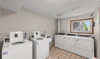 4 Pine Tree Dr 212, Arden Hills, MN 55112
