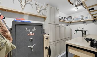 1053 Aaron Ct, Adel, IA 50003