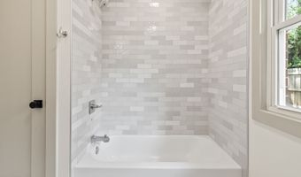 8246 Windcombe Blvd, Indianapolis, IN 46240