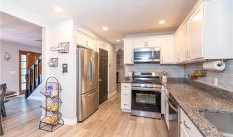 3 Hilltop St, Johnston, RI 02919